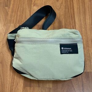 ❤️ Lululemon Clean Lines Belt Bag in Trench NWOT